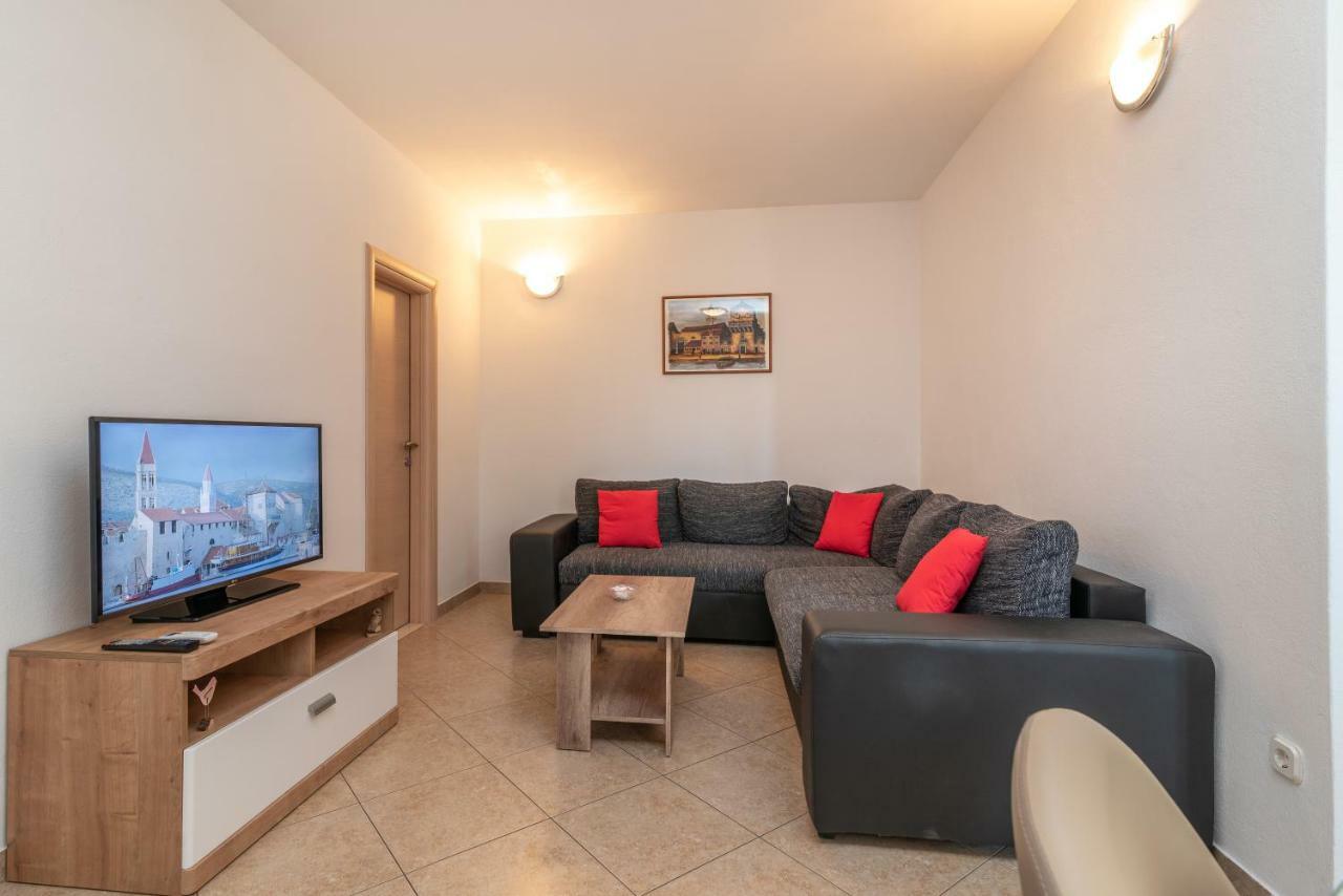 Apartments Ivan Trogir Buitenkant foto